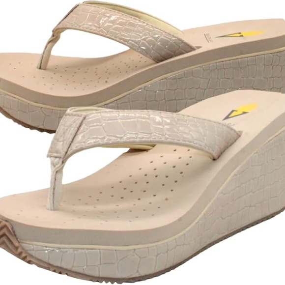 Volatile Frappuccino Off White Croco Wedge Sandals ~ EUC - Picture 1 of 3